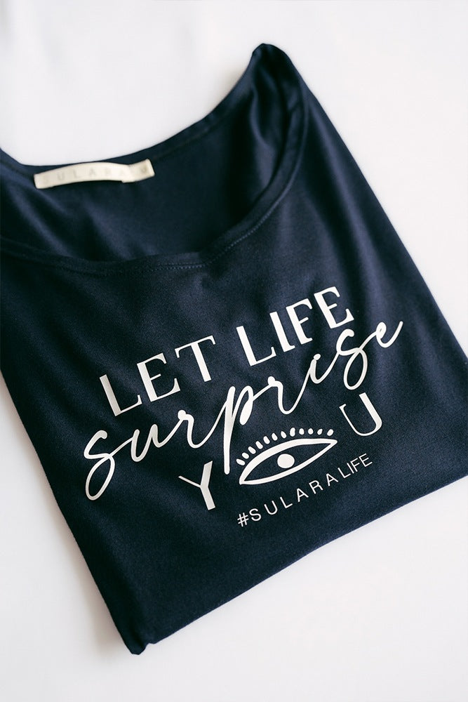 
                      
                        BLUSA LET LIFE SURPRISE YOU
                      
                    