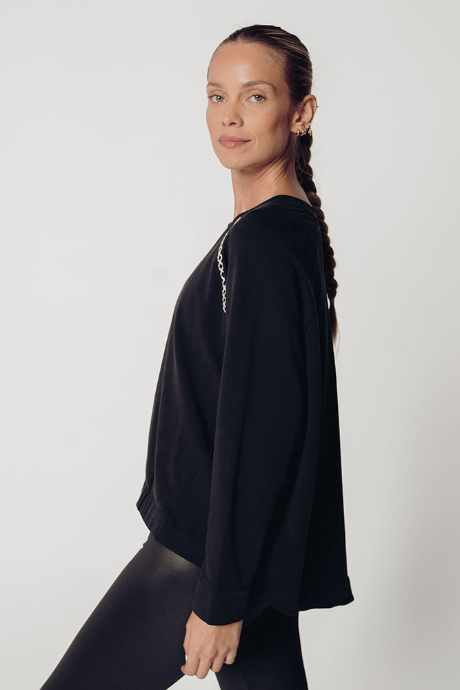 
                      
                        DARIA PULLOVER
                      
                    