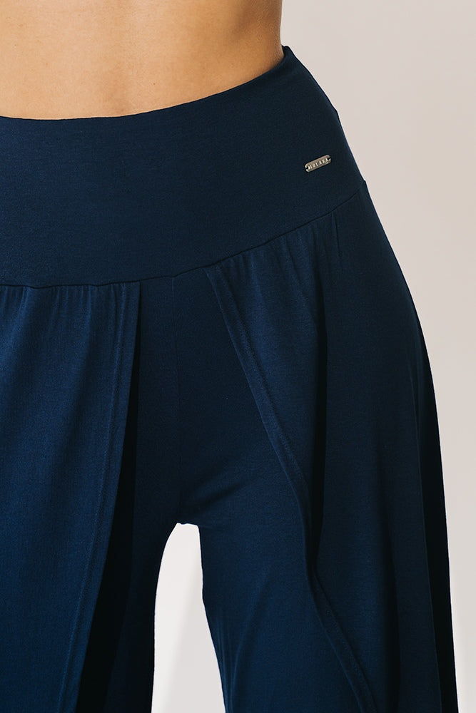 
                      
                        RAZZLES PANT
                      
                    