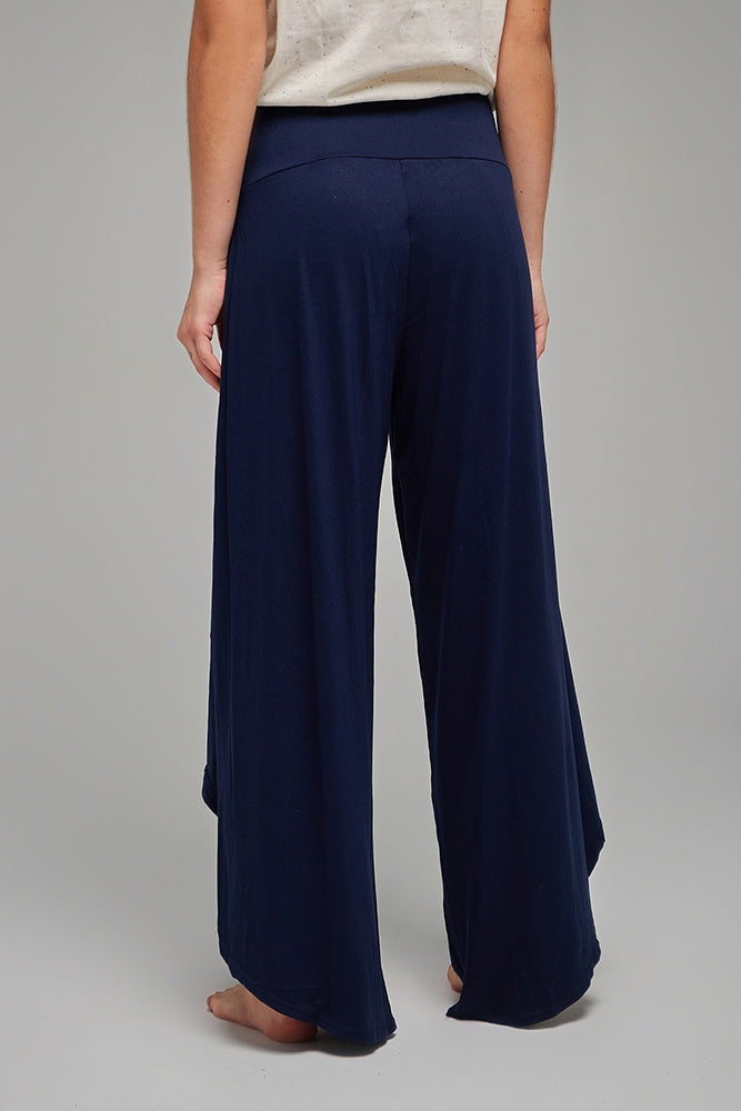 
                      
                        RAZZLES PANT
                      
                    